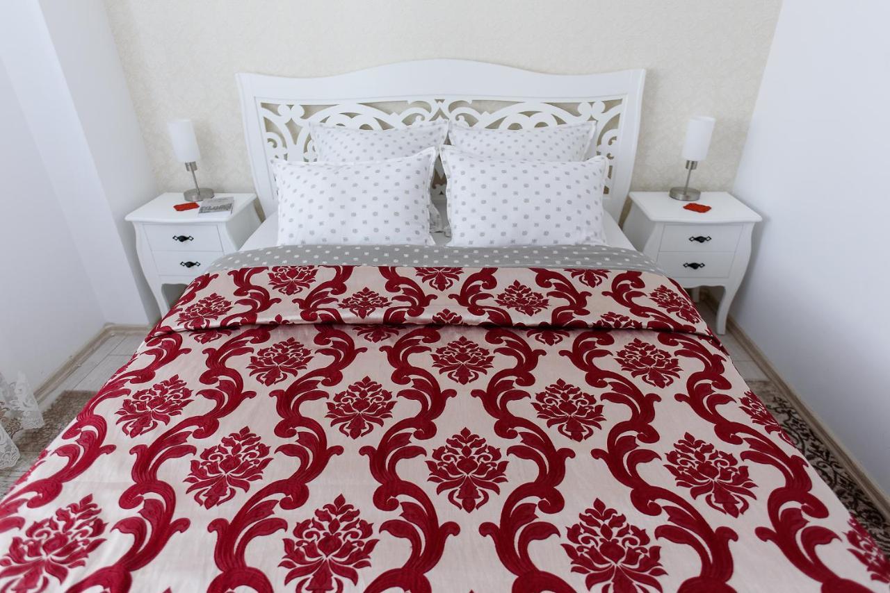 Carla's Apartment, Airport & Train Station Shuttle Apartment Iasi