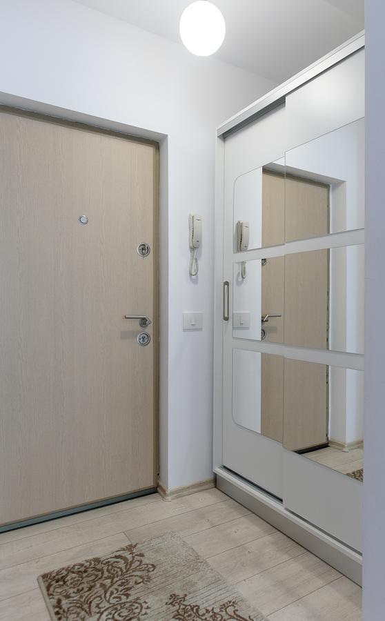 Carla's Apartment, Airport & Train Station Shuttle Iasi