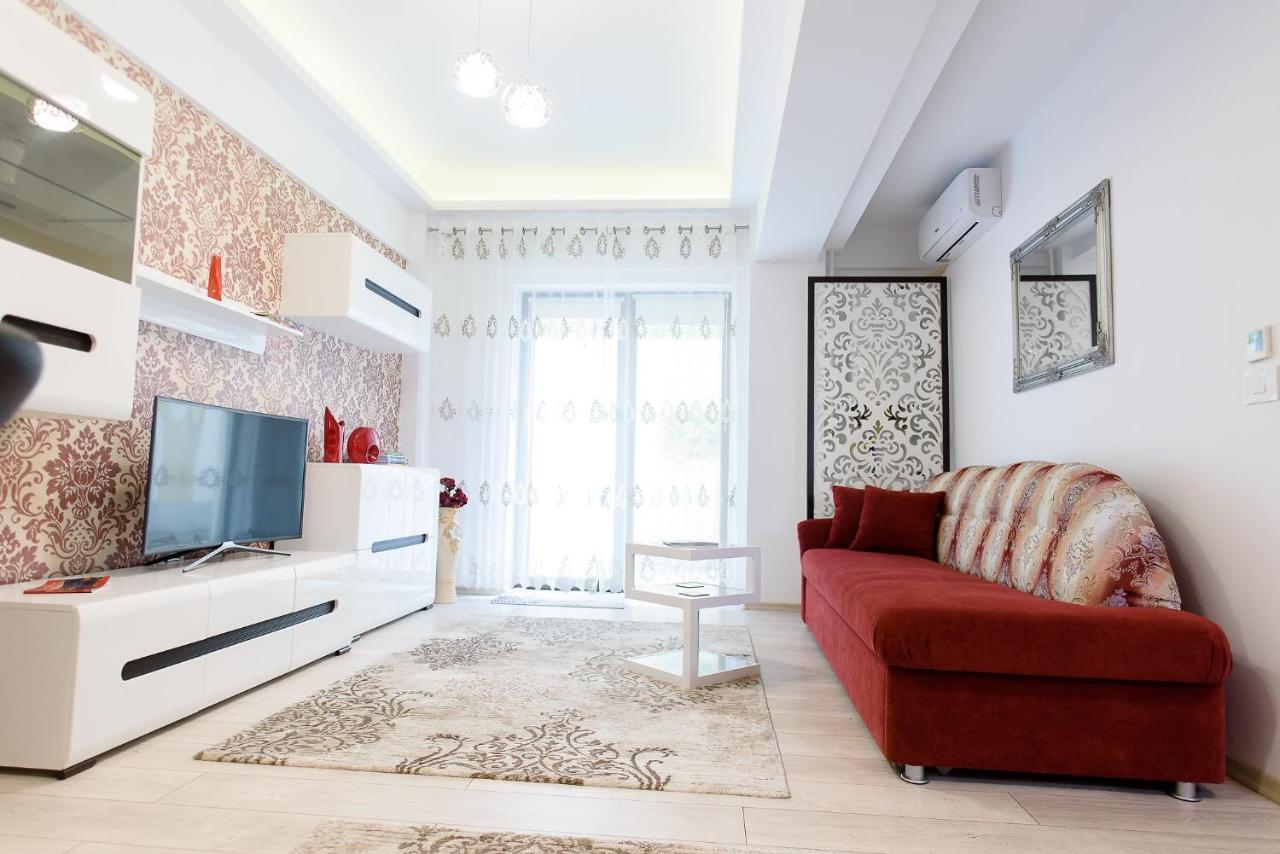 Carla's Apartment, Airport & Train Station Shuttle Iasi