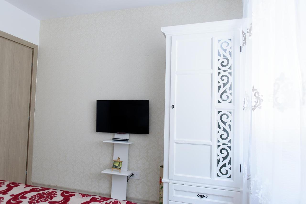 Carla's Apartment, Airport & Train Station Shuttle Apartment Iasi