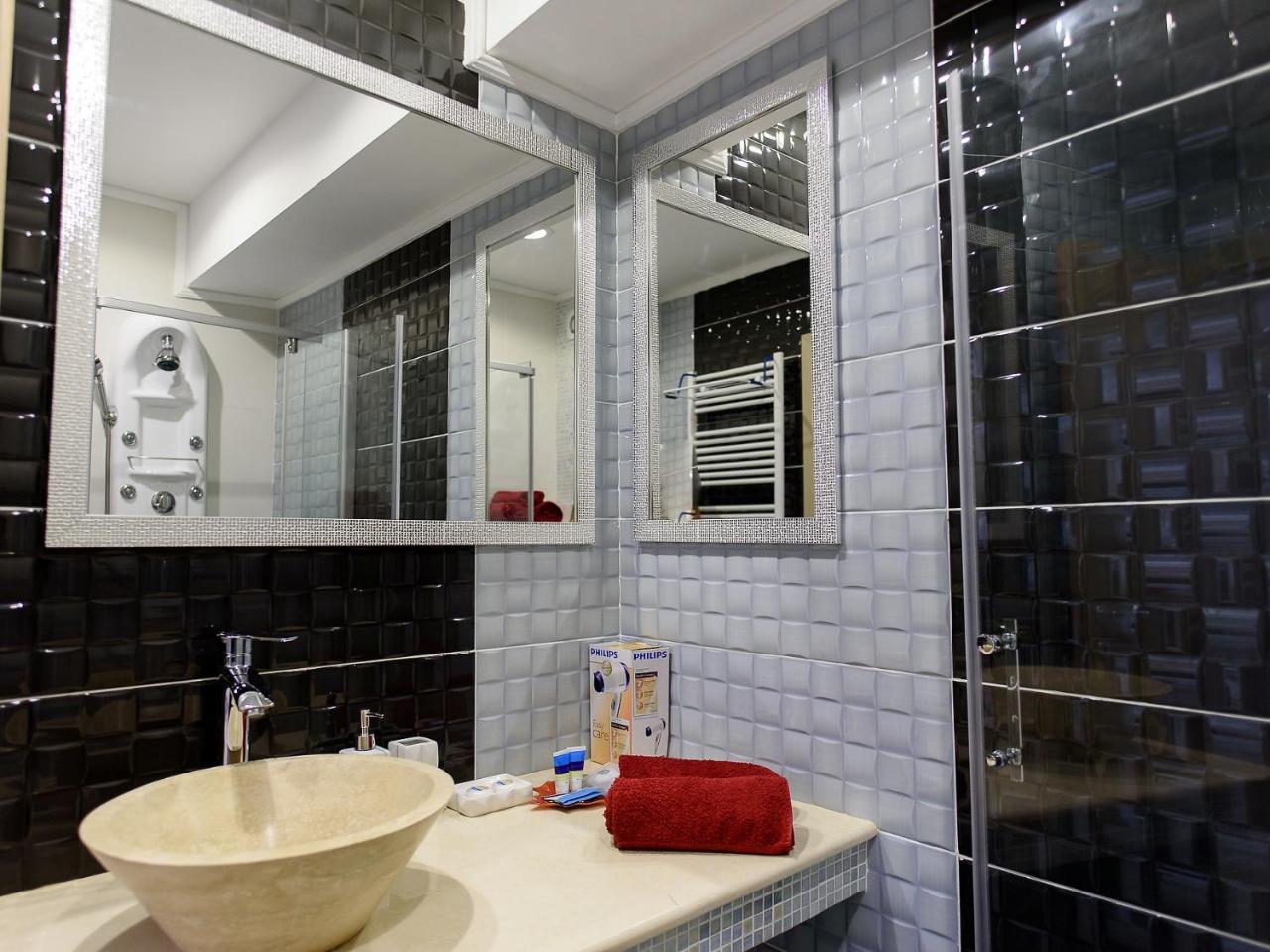 Carla's Apartment, Airport & Train Station Shuttle Apartment *