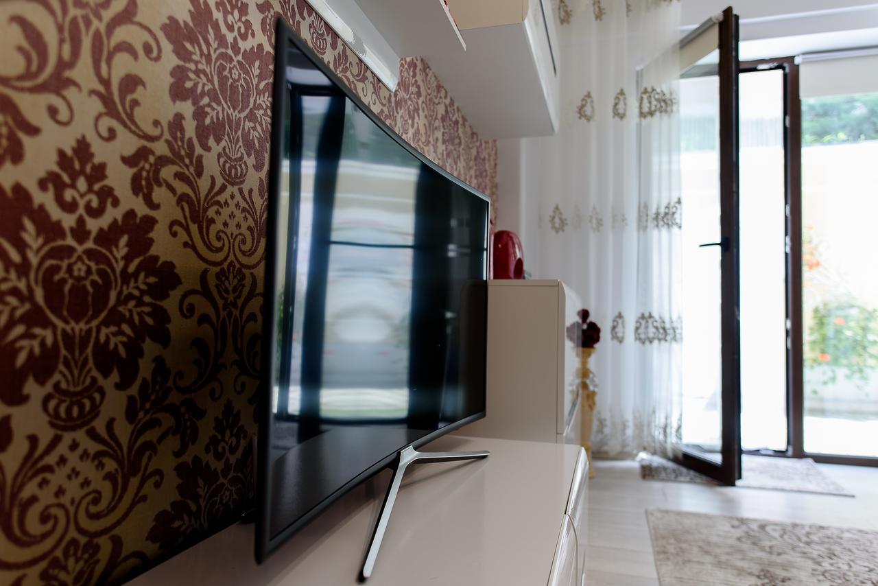 Carla's Apartment, Airport & Train Station Shuttle *